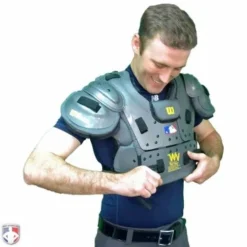 New Balance Referee And Umpire Shoes New Balance Challenger Mock Neck Short Sleeve Compression Shirt - Navy -The Ball Gears Sales TMMT717 N New Balance Mock Neck Challenger Short Sleeve Compression Shirt Navy Worn Putting on CP